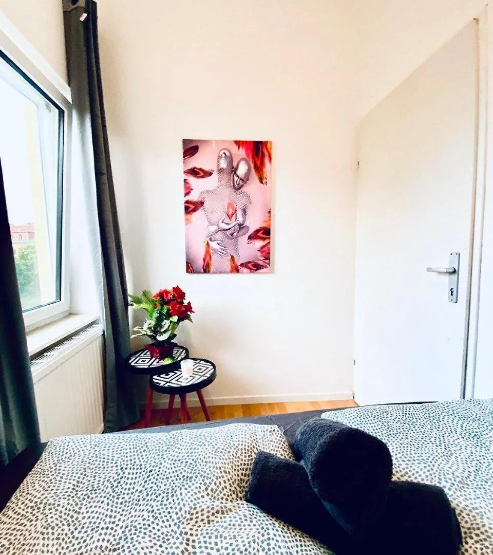 Cozy 4-Bedroom Apartment , Perfect For Groups Wiedeń Austria