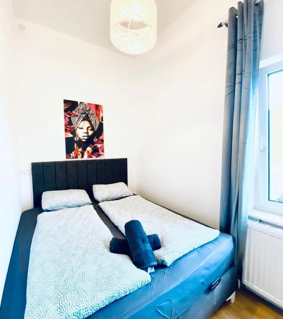 Cozy 4-Bedroom Apartment , Perfect For Groups Wiedeń 0*,  Austria