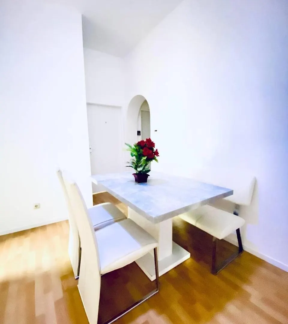 Cozy 4-Bedroom Apartment , Perfect For Groups Wiedeń 0*,