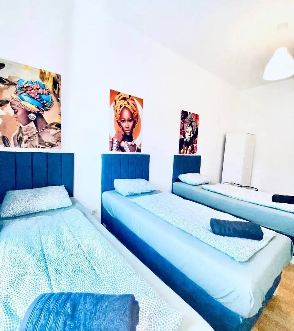 Cozy 4-Bedroom Apartment , Perfect For Groups Βιέννη 0*,  Αυστρία