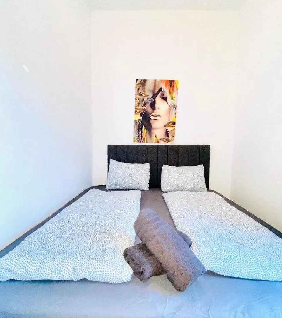 Cozy 4-Bedroom Apartment , Perfect For Groups Βιέννη